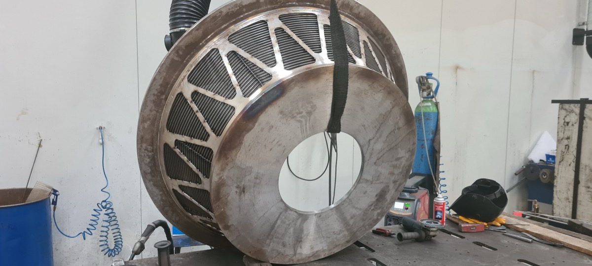 Stainless steel centrifuge basket screen for sugar processing and paper mill applications