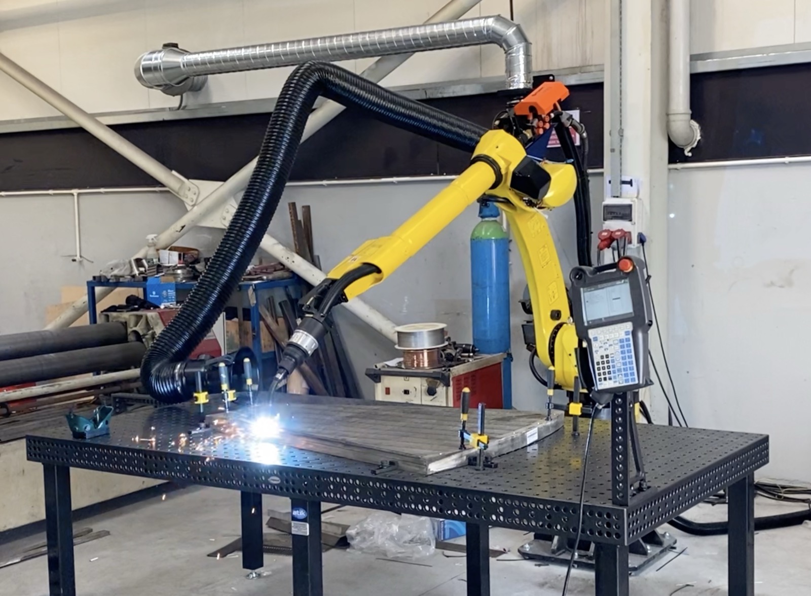 Sistema de soldadura por resistencia robótica para fabricación de tamices wedge wire