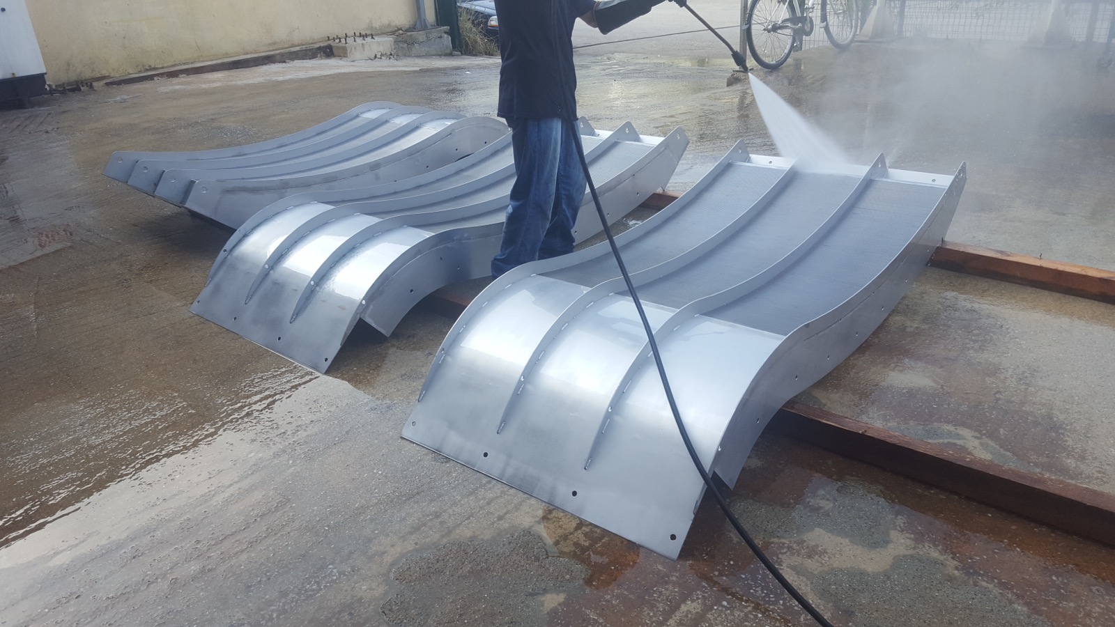 غسيل بالضغط العالي لألواح شاشة Wedge Wire المنحنية الجاهزة