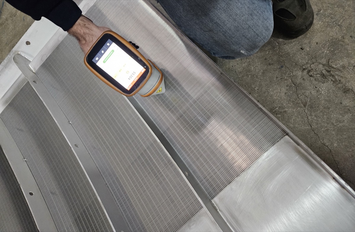Análisis XRF en paneles de tamiz wedge wire terminados para verificación de grado de material