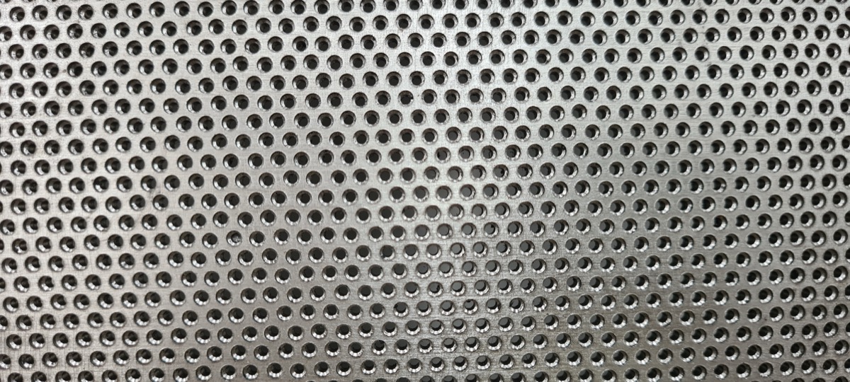 Stainless steel perforated plate screen for recycling and centrifugation applications