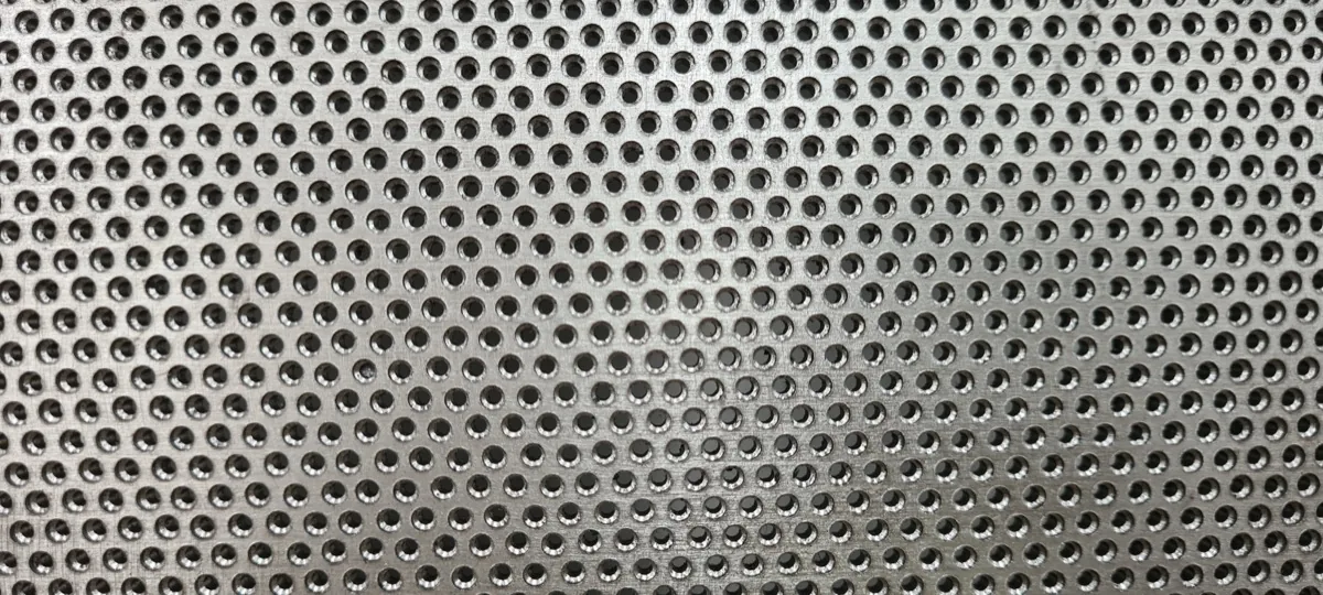 Stainless steel perforated plate screen for recycling and centrifugation applications
